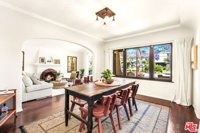 2218 Pearl Street, Santa Monica CA: https://media.crmls.org/mediaz/262137de-80f9-4e1b-b460-b80f6f22ee19.jpg