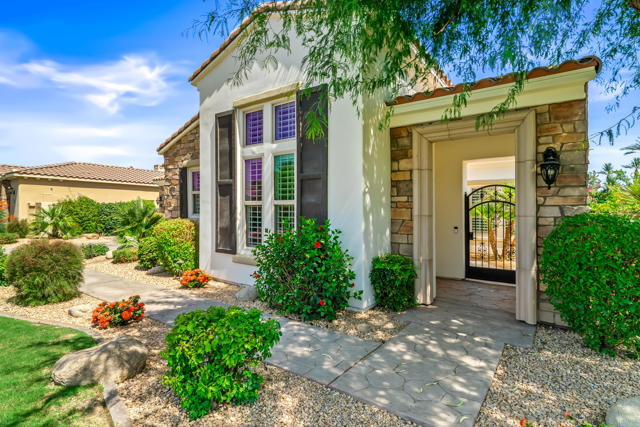 76158 Via Montelena, Indian Wells CA: https://media.crmls.org/mediaz/26214672-0756-4903-abce-9a1cdb8d9c94.jpg