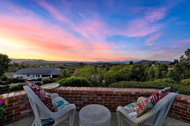 17505 Corte Lomas Verde, Poway CA: https://media.crmls.org/mediaz/2621d0aa-5a71-4e55-b078-adfe7b50ee58.jpg