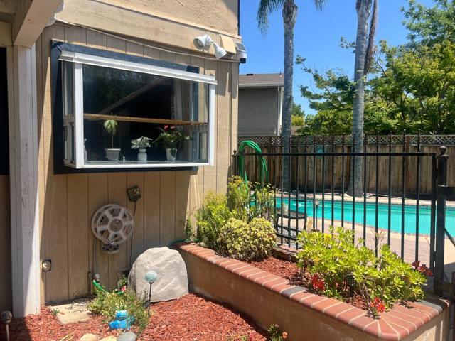 1298 Hersman Drive, Gilroy CA: https://media.crmls.org/mediaz/26224237-54a5-441a-83e1-4430d328e13b.jpg