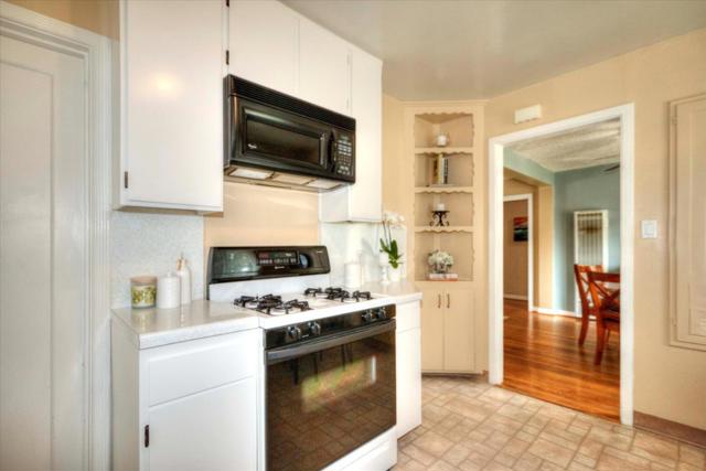 1523 Virginia Avenue, Redwood City CA: https://media.crmls.org/mediaz/26225713-05e6-4819-8153-284a2a526262.jpg