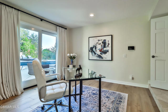 2328 Otono Circle, Thousand Oaks CA: https://media.crmls.org/mediaz/26228926-5de4-446b-976c-78747cf52cbd.jpg