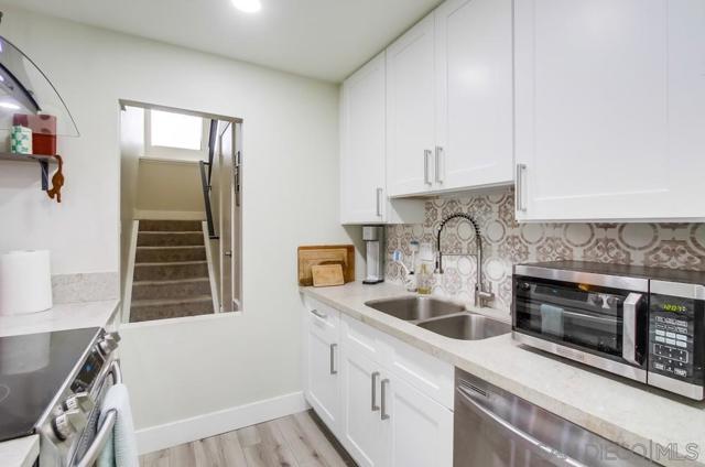 3262 Ashford St, San Diego CA: https://media.crmls.org/mediaz/2622b102-b4eb-4eec-89c7-91a2aaf1710a.jpg