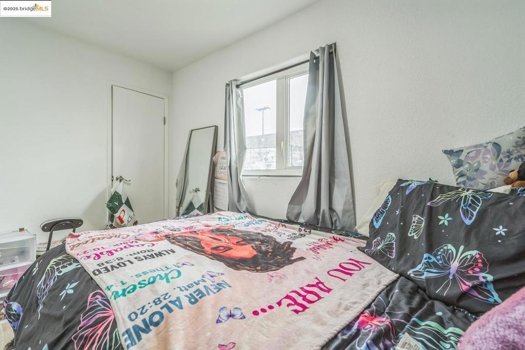 https://media.crmls.org/mediaz/2624095a-4e90-469a-a046-f702fca44581.jpg?preset=X-Large