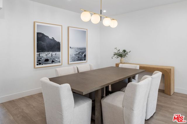 5254 Yarmouth Avenue, Encino CA: https://media.crmls.org/mediaz/262424dc-ca94-43a4-a169-63c2fd0c7f39.jpg