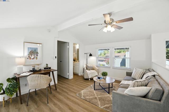 102 Rolling Green Cir, Pleasant Hill CA: https://media.crmls.org/mediaz/26249e89-bd7a-4e04-9128-e7c83177e913.jpg