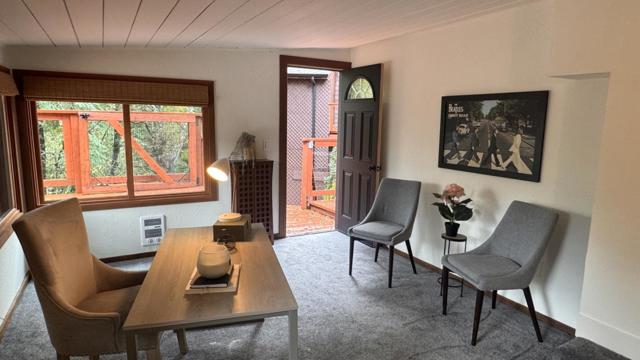 19940 Oakmont Drive, Los Gatos CA: https://media.crmls.org/mediaz/2624d9f2-a845-4628-82b4-88deb12312da.jpg