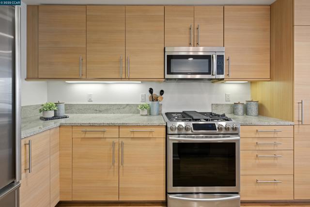 1655 N California Blvd, Walnut Creek CA: https://media.crmls.org/mediaz/262580da-2269-47f8-a142-16c161a90431.jpg