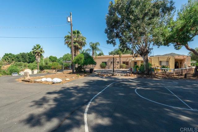 9780 Dunbar Ln Lane, El Cajon CA: https://media.crmls.org/mediaz/2625efef-9ad5-4a3e-8389-22aa3a62c883.jpg