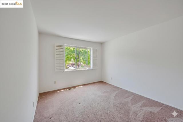 1160 Marianas Ln, Alameda CA: https://media.crmls.org/mediaz/26262b37-6015-4b0e-beba-14ebeaceb8c1.jpg