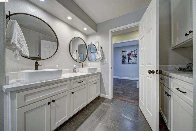 Image 25 of 45 For 2105 Cypress Pt