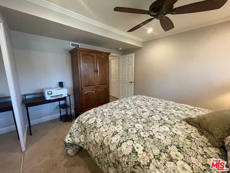 https://media.crmls.org/mediaz/26267439-ef53-4206-8d3b-d095635ce5bf.jpg?preset=X-Large
