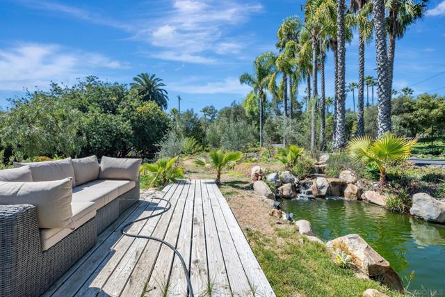 1761 Winterwarm Dr, Fallbrook CA: https://media.crmls.org/mediaz/2626c403-38bc-4020-ba68-a424113e1f4c.jpg