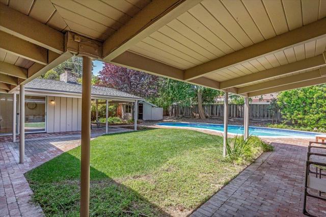 744 Los Altos Avenue, Los Altos CA: https://media.crmls.org/mediaz/2627985e-cd11-4502-babe-b658c8248cd0.jpg