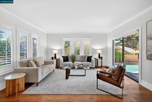 951 Redwood Dr, Danville CA: https://media.crmls.org/mediaz/26280188-014a-442b-8134-83abe215b38d.jpg