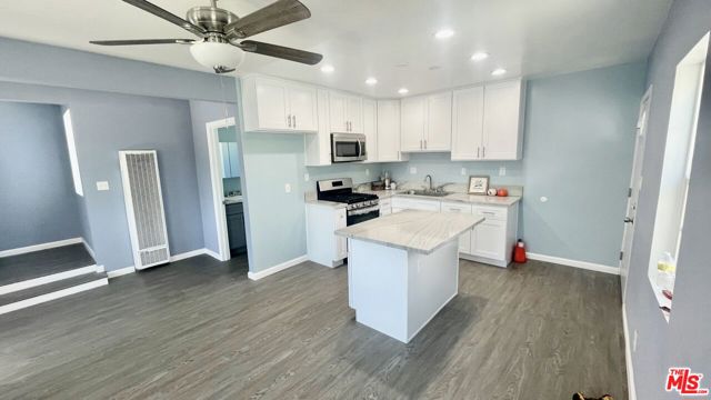 605 W 47th Street, Los Angeles CA: https://media.crmls.org/mediaz/26282074-5bda-4df3-86f4-c2dac8fc56cc.jpg
