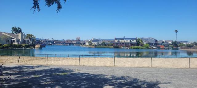 925 Flying Fish Street, Foster City CA: https://media.crmls.org/mediaz/26284bdd-ee20-4a2b-a26f-2bc4b7df5092.jpg