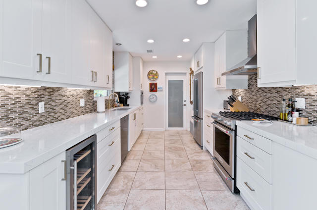 2200 E Acacia, Palm Springs CA: https://media.crmls.org/mediaz/26288ca5-4637-4eda-a26e-8fd01996ff06.jpg