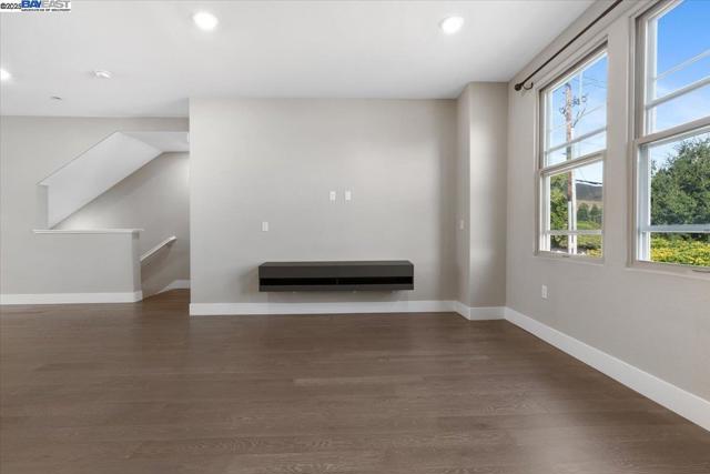 93 Catania Cmn, Fremont CA: https://media.crmls.org/mediaz/262894e7-c206-48c6-a335-00da64a05a08.jpg