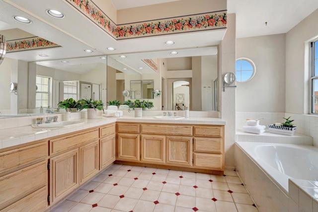 11515 Corte Playa Las Brisas, San Diego CA: https://media.crmls.org/mediaz/26289805-1a98-4a01-837b-9b1225ca3b6b.jpg