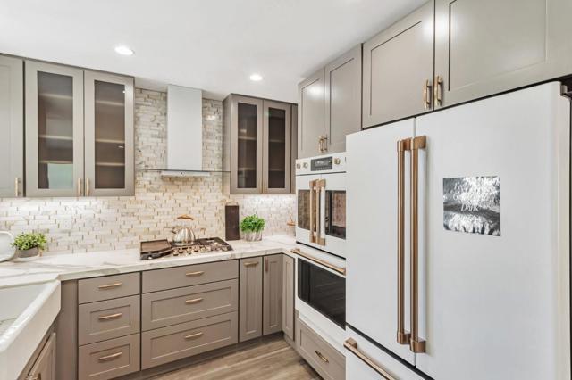 2698 Goodwin Avenue, Redwood City CA: https://media.crmls.org/mediaz/2628c776-bf75-4094-957e-81f7fce07b80.jpg