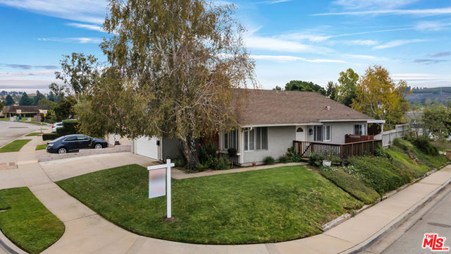 13480 Laurelhurst Road, Moorpark CA: https://media.crmls.org/mediaz/2628dcb5-3c73-40c4-8974-1e0838e56f04.jpg