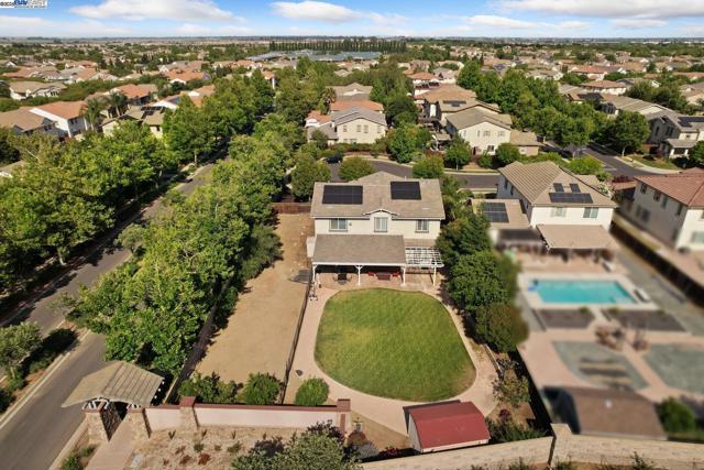 247 N Menlo Park Ct, Mountain House CA: https://media.crmls.org/mediaz/2628e44d-8769-436c-859a-660165f19161.jpg