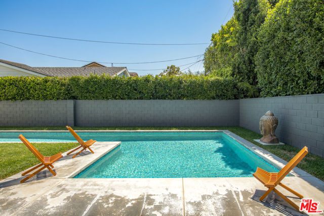 4947 Varna Avenue, Sherman Oaks CA: https://media.crmls.org/mediaz/262956e3-1258-4026-aa10-02e3835d1b35.jpg