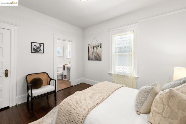824 Arlington Avenue, Oakland CA: https://media.crmls.org/mediaz/2629a6bc-6a83-448c-b84d-9281d1428e05.jpg
