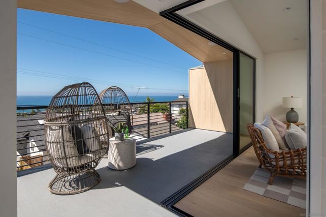 2262 Cambridge Ave, Cardiff by the Sea CA: https://media.crmls.org/mediaz/2629bd14-0a38-4fd8-b008-6dae05a0de6a.jpg