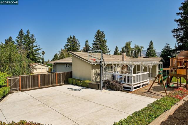 87 Molokai Ct, San Ramon CA: https://media.crmls.org/mediaz/262a32d0-6dae-45c7-ae89-4e34c7d2977d.jpg