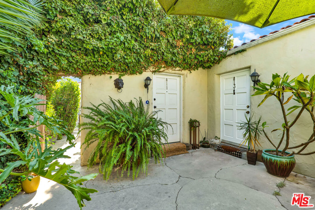 Multifamily at 811 N Citrus Avenue