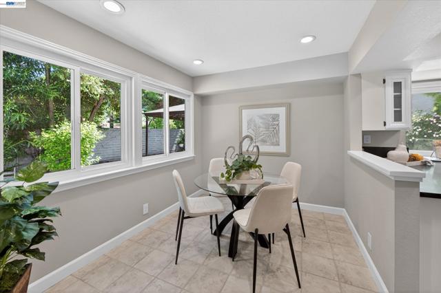 5943 Corte Arboles, Pleasanton CA: https://media.crmls.org/mediaz/262bb965-351d-4eec-99ed-1545246589ed.jpg