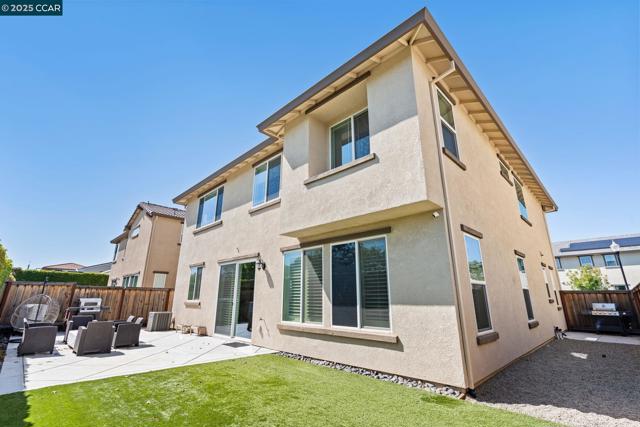 158 Wooley Creek Way, Brentwood CA: https://media.crmls.org/mediaz/262bc83c-1e93-4aab-a0a7-fffdf0717540.jpg