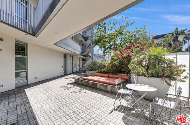 901 Hancock Avenue, West Hollywood CA: https://media.crmls.org/mediaz/262befed-1369-4393-8cd9-551e37e3f516.jpg