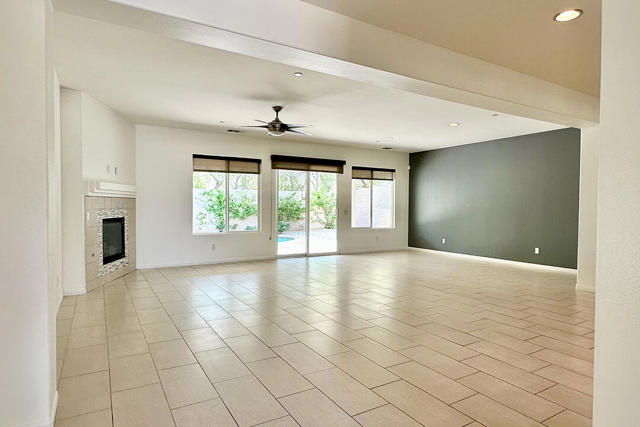 1247 Oro, Palm Springs CA: https://media.crmls.org/mediaz/262cb83b-72d8-4554-9e0d-39f69e375770.jpg
