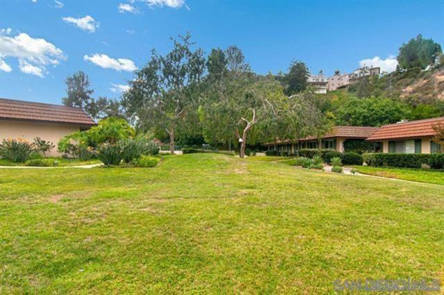 4402 Collwood Ln, San Diego CA: https://media.crmls.org/mediaz/262cdd65-9f99-4d5b-ae77-ecda7b33c709.jpg