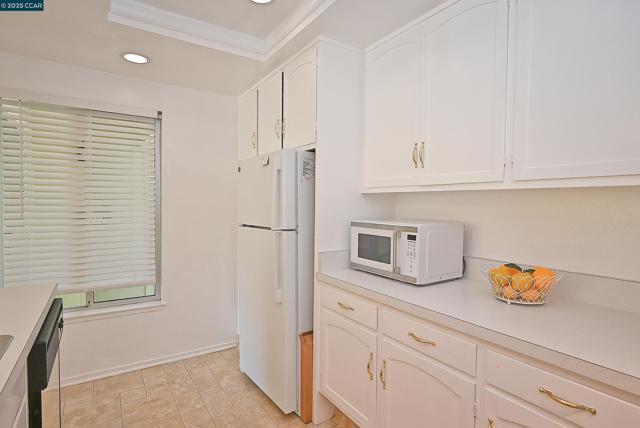 1316 Rockledge Ln, Walnut Creek CA: https://media.crmls.org/mediaz/262d315d-ffec-4b4f-9e56-e527b2f1b31e.jpg