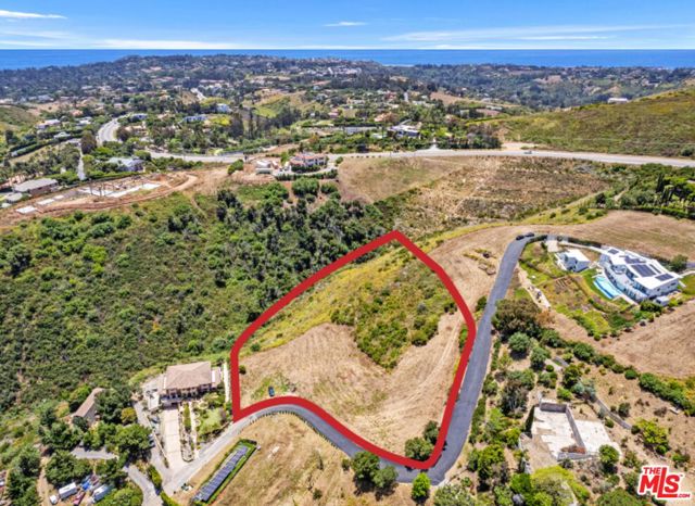 1 Via Acero Street, Malibu CA: https://media.crmls.org/mediaz/262d7d08-e7a6-46cf-8b0d-c7af60119409.jpg