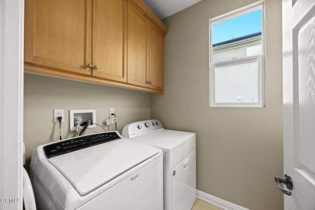 653 Milford Street, Los Angeles CA: https://media.crmls.org/mediaz/262e01ff-184d-49ea-b4ac-167f9586ed31.jpg