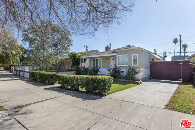 11750 Tennessee Avenue, Los Angeles CA: https://media.crmls.org/mediaz/262e3f74-e801-4134-9713-c45a76becba0.jpg