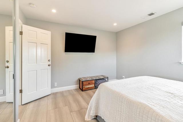 11550 Skyline Boulevard, Oakland CA: https://media.crmls.org/mediaz/262e4012-59f1-4575-a288-238d3b7b1632.jpg