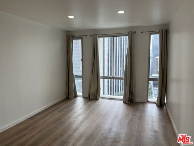 800 W 1st Street, Los Angeles CA: https://media.crmls.org/mediaz/262e4385-b536-4739-9651-6bbe8a3d7fb3.jpg