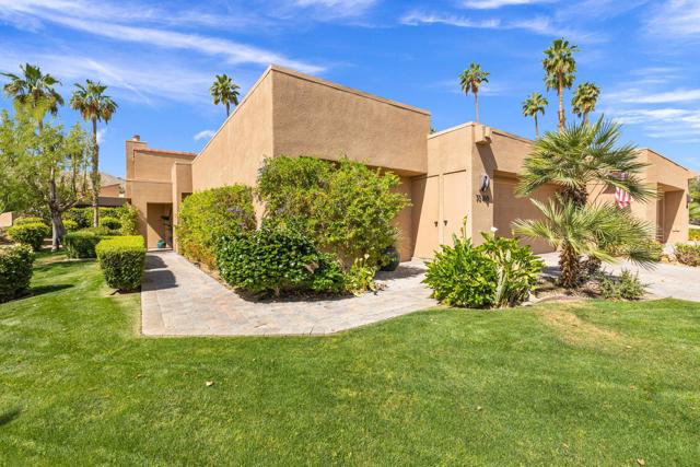 73465 Irontree Drive, Palm Desert CA: https://media.crmls.org/mediaz/262e5a4f-cee0-4606-b17b-50925f7e5b8b.jpg