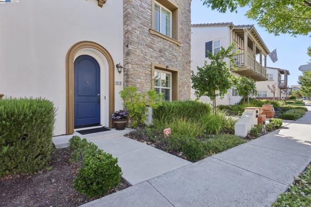 5010 Barrenstar Way, San Ramon CA: https://media.crmls.org/mediaz/262efa8b-d665-4757-991d-ad1edbaa85bb.jpg