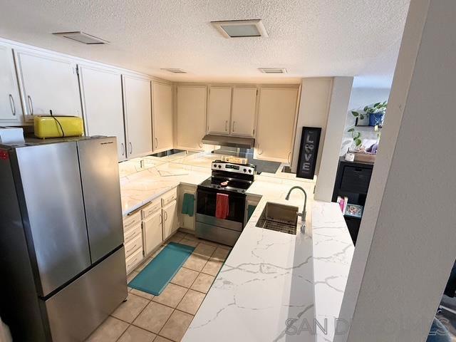 10400 caminito Cuervo, San Diego CA: https://media.crmls.org/mediaz/262f26d1-c3ff-472c-b8a9-1e09c6b92880.jpg