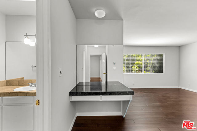 1342 HARVARD Street, Santa Monica CA: https://media.crmls.org/mediaz/262fbc19-e26a-4848-81aa-e65792e3f292.jpg