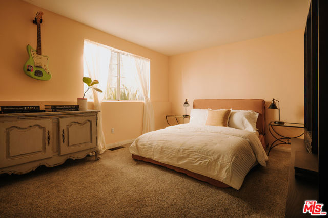 28333 Foothill Drive, Agoura Hills CA: https://media.crmls.org/mediaz/262feed7-0b09-45f4-a77a-5c94ec3aeffa.jpg