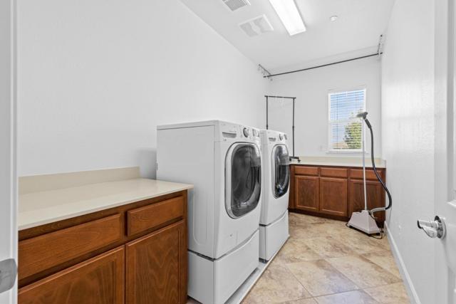 1145 Oak Brook Way, Gilroy CA: https://media.crmls.org/mediaz/26302c35-a6dd-4ad6-abf7-bf3e150f37eb.jpg