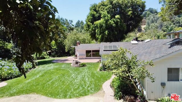 1754 Mandeville Canyon Road, Los Angeles CA: https://media.crmls.org/mediaz/26306f5c-b5de-4c29-a231-d19c155b292f.jpg